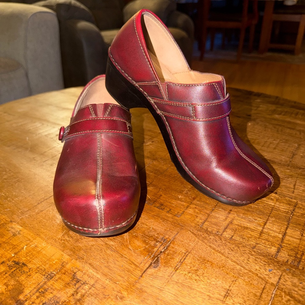 Dansko Burgundy Women's Mules